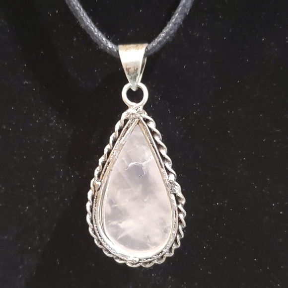 GIFT IDEA Silver Wrapped Rose Quartz Pendant - Picture 2 of 3